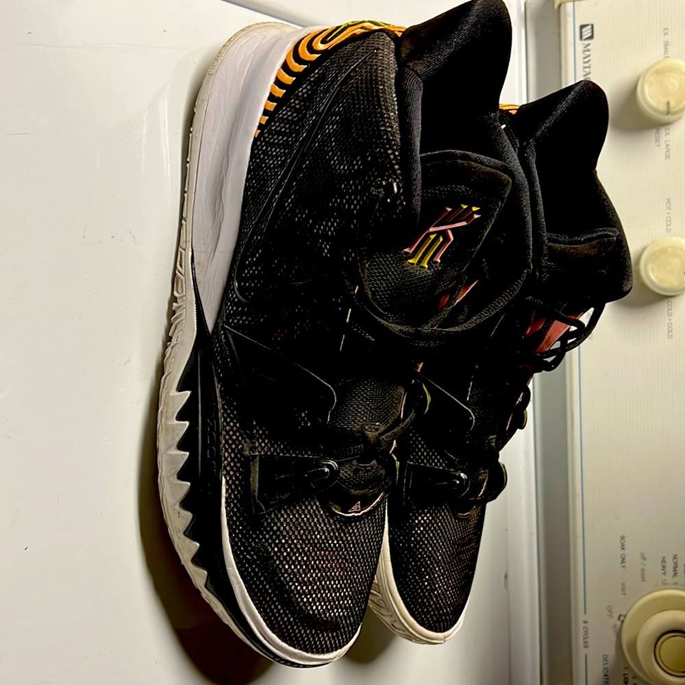 Mens size 12 Kyries ! Good shape!